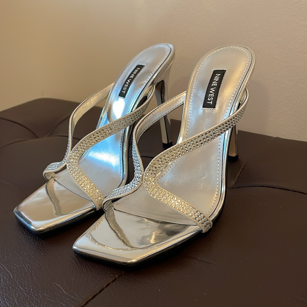 NIB Nine West Twist 2 Stilettos